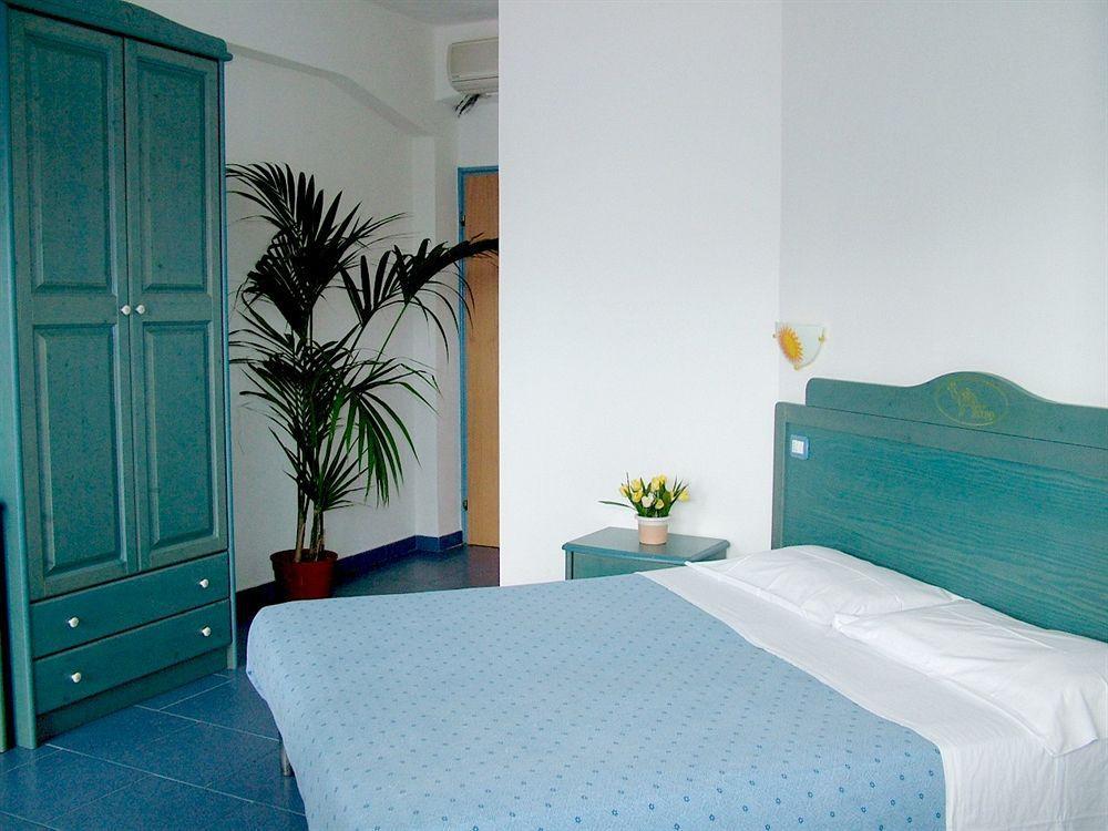 Aparthotel Oasi Azzurra Messina Exterior foto