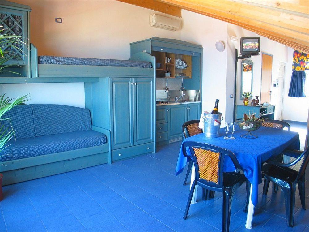 Aparthotel Oasi Azzurra Messina Exterior foto