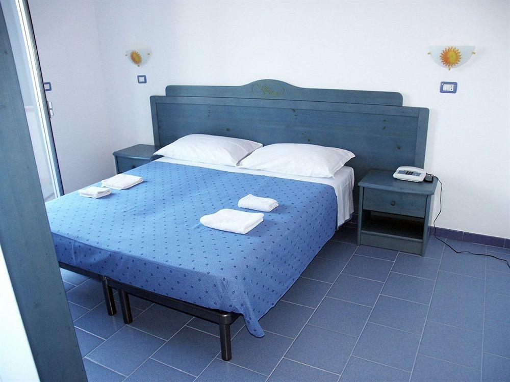 Aparthotel Oasi Azzurra Messina Exterior foto