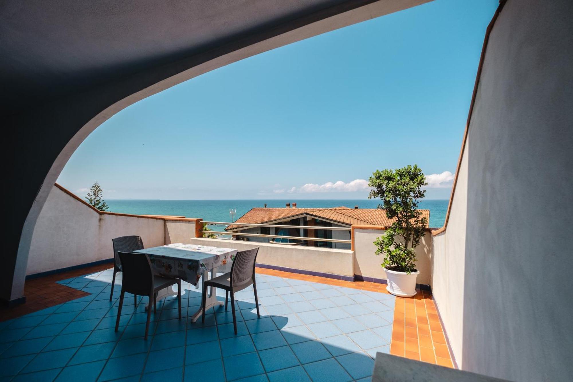 Aparthotel Oasi Azzurra Messina Exterior foto