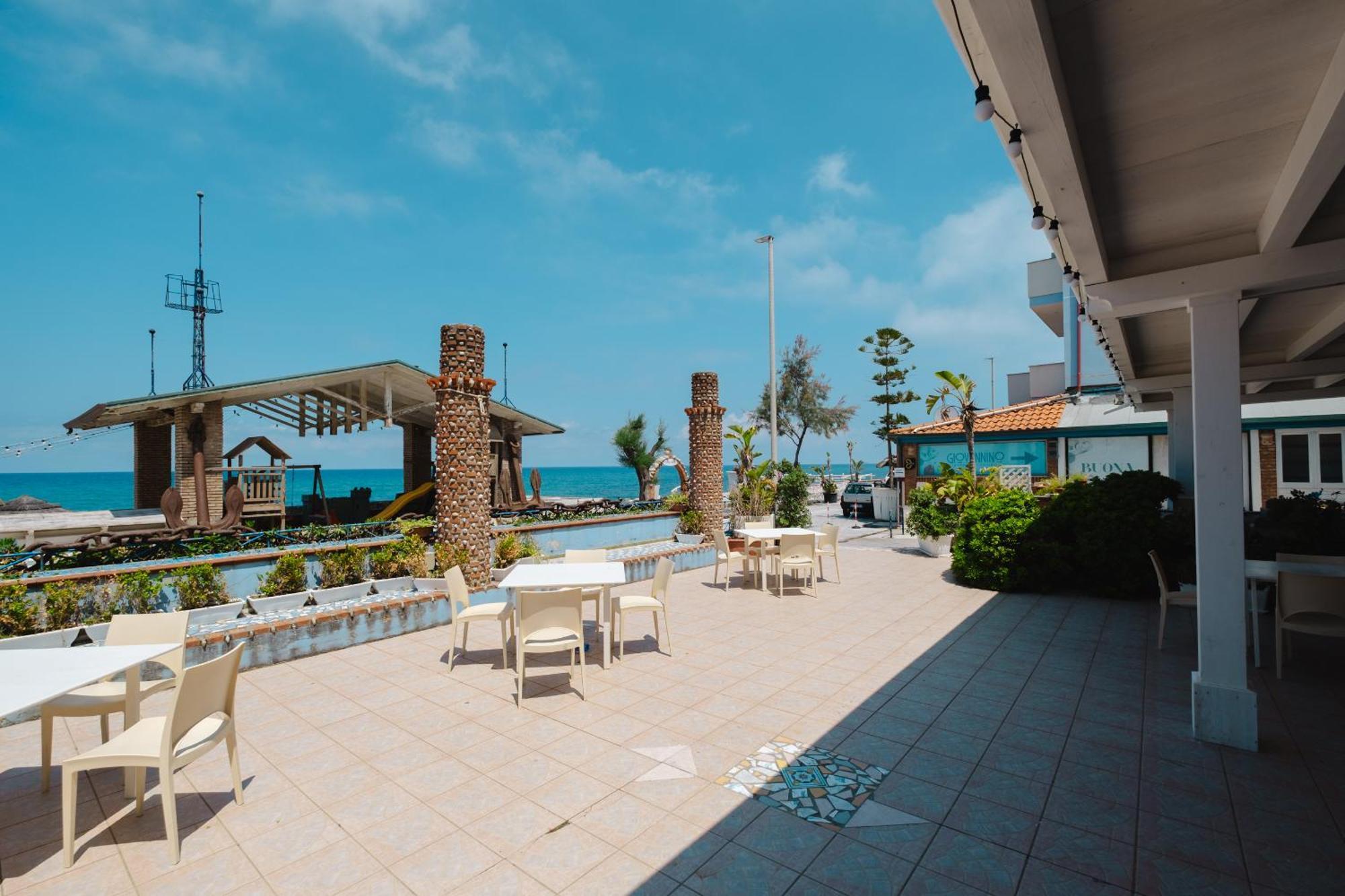 Aparthotel Oasi Azzurra Messina Exterior foto