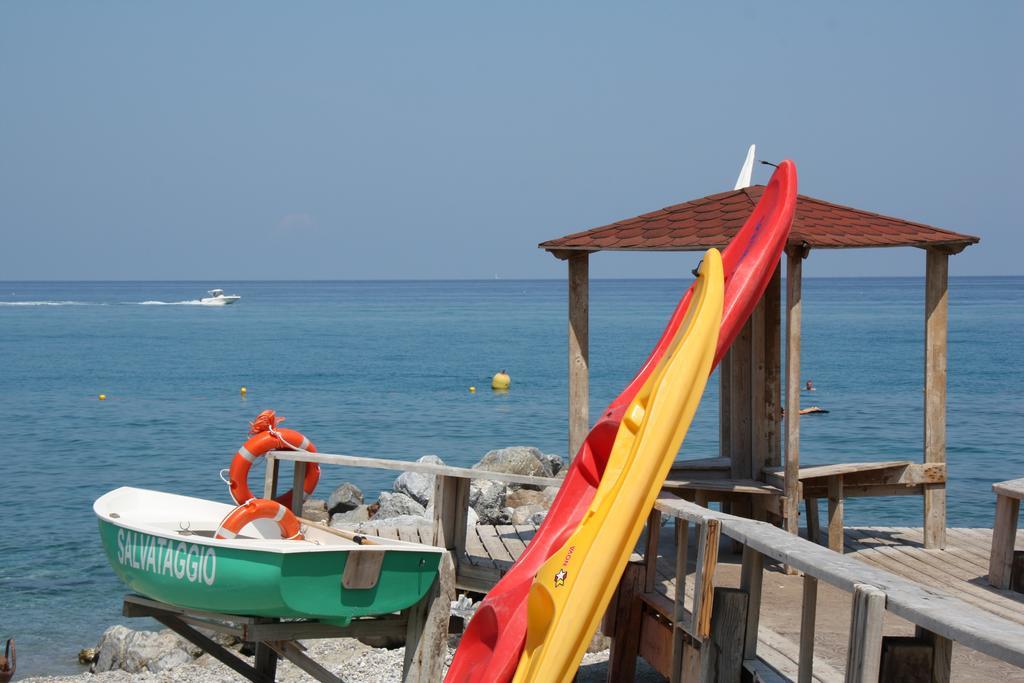 Aparthotel Oasi Azzurra Messina Exterior foto