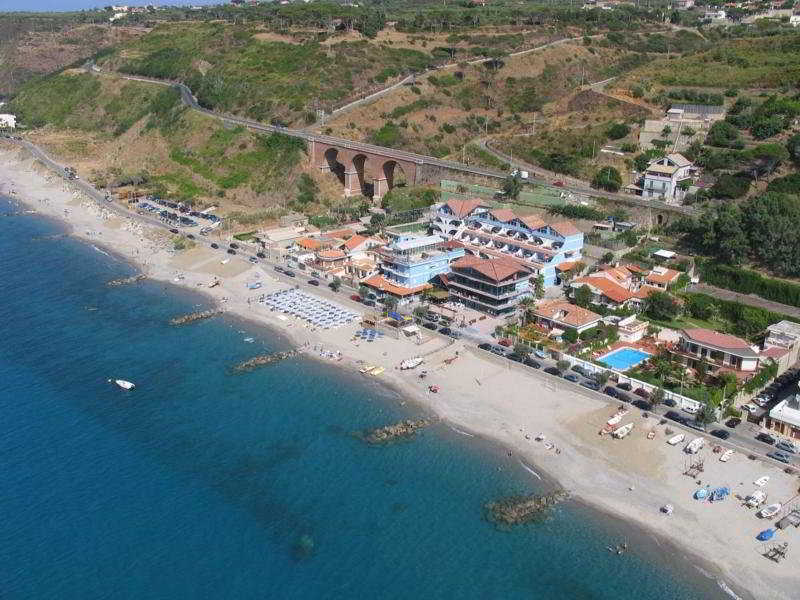 Aparthotel Oasi Azzurra Messina Exterior foto