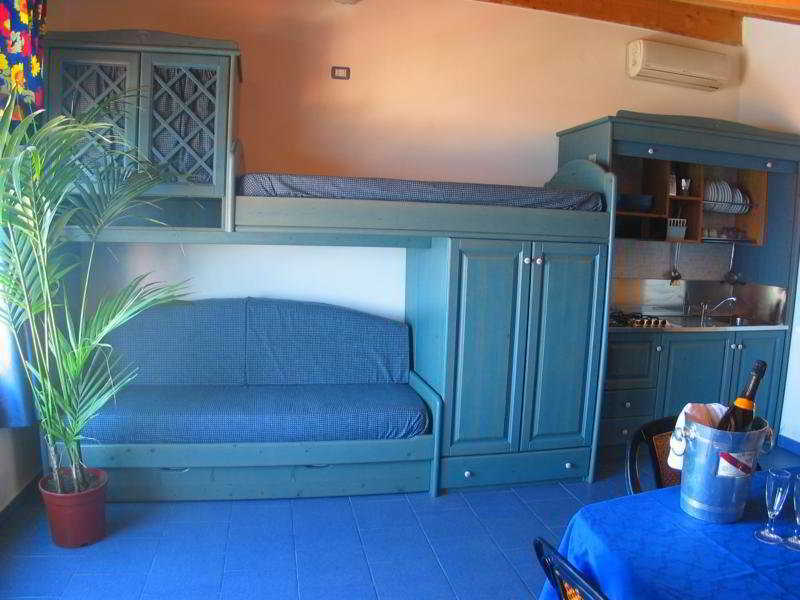 Aparthotel Oasi Azzurra Messina Exterior foto