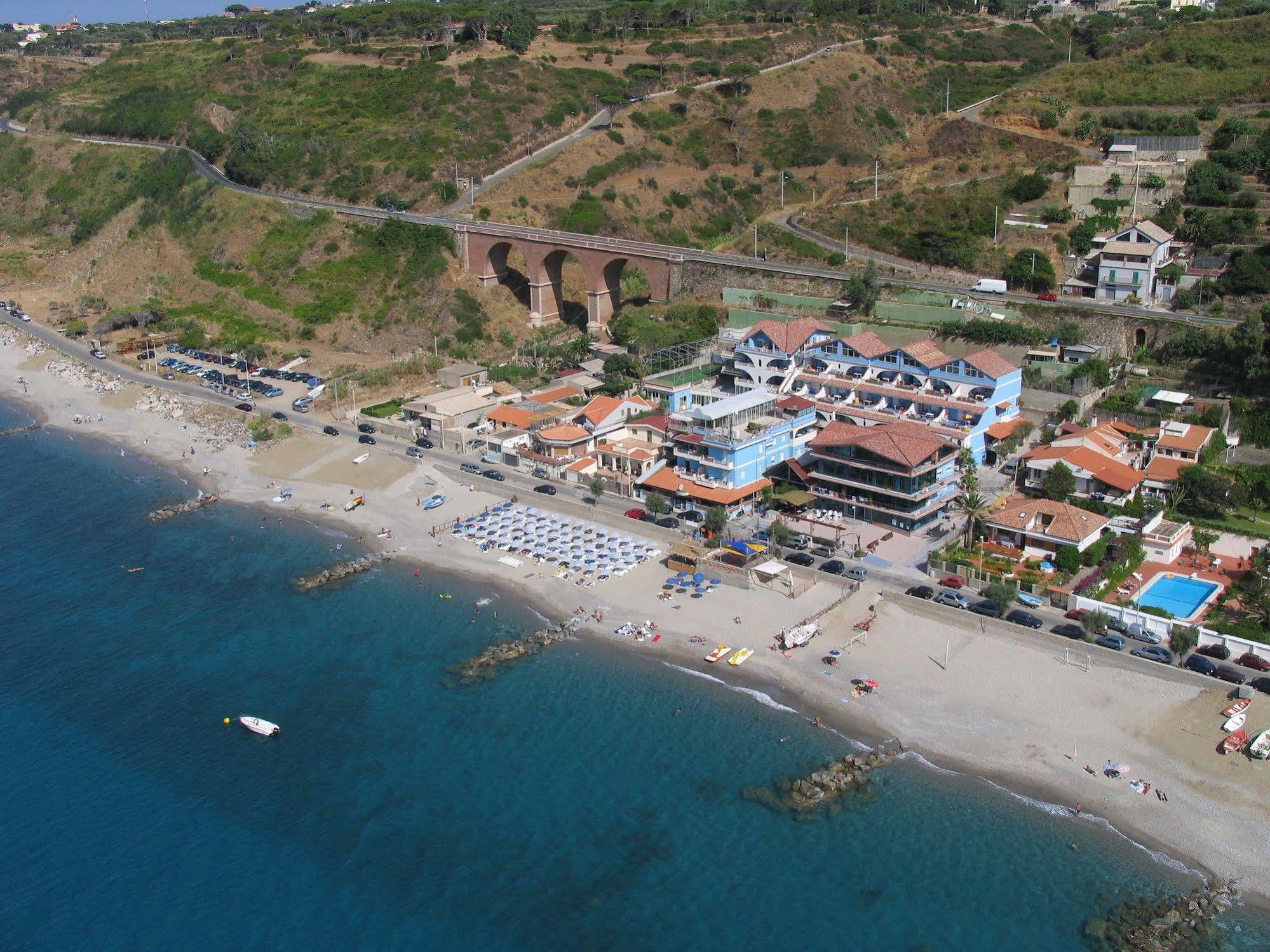 Aparthotel Oasi Azzurra Messina Exterior foto