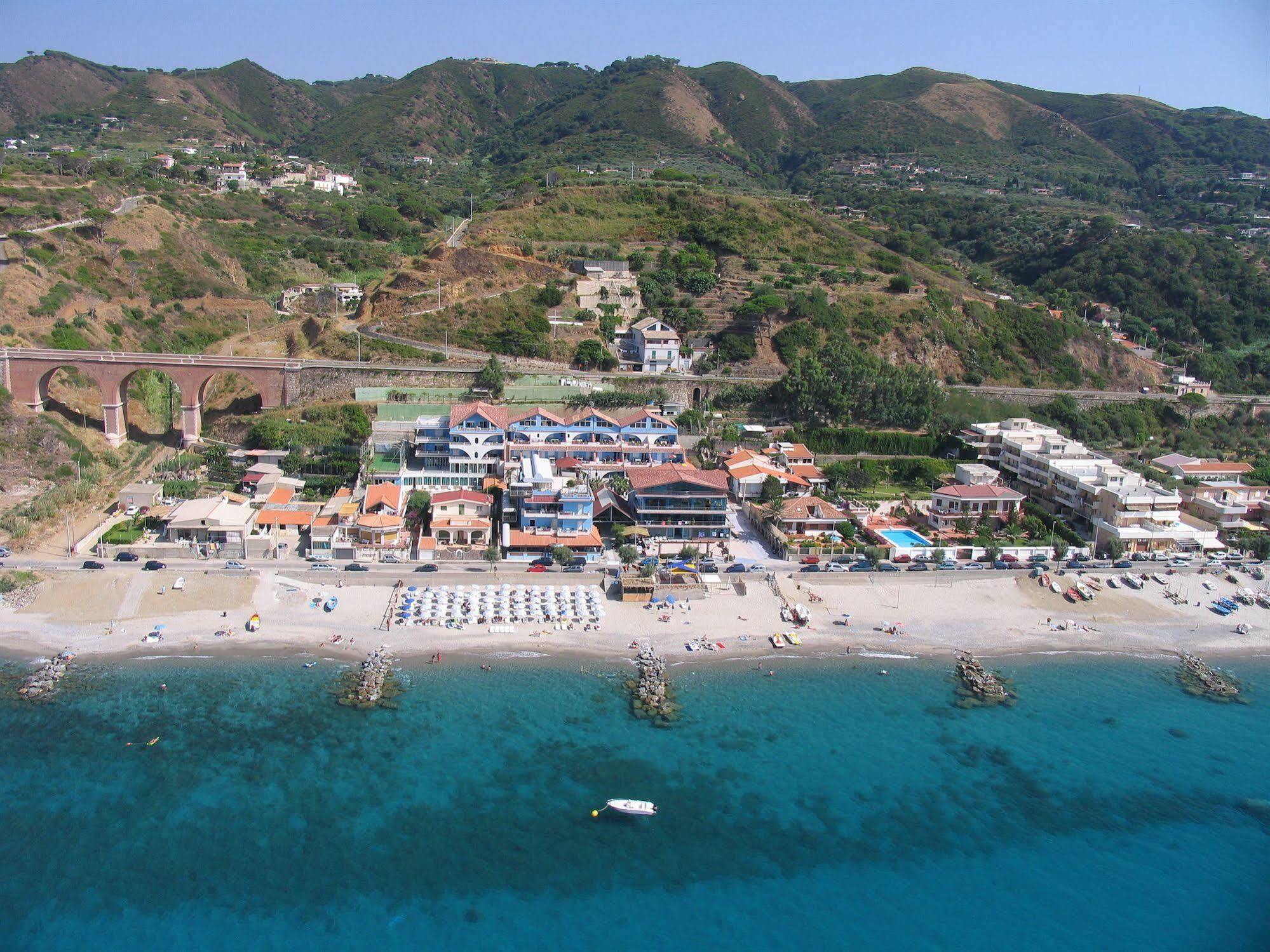 Aparthotel Oasi Azzurra Messina Exterior foto