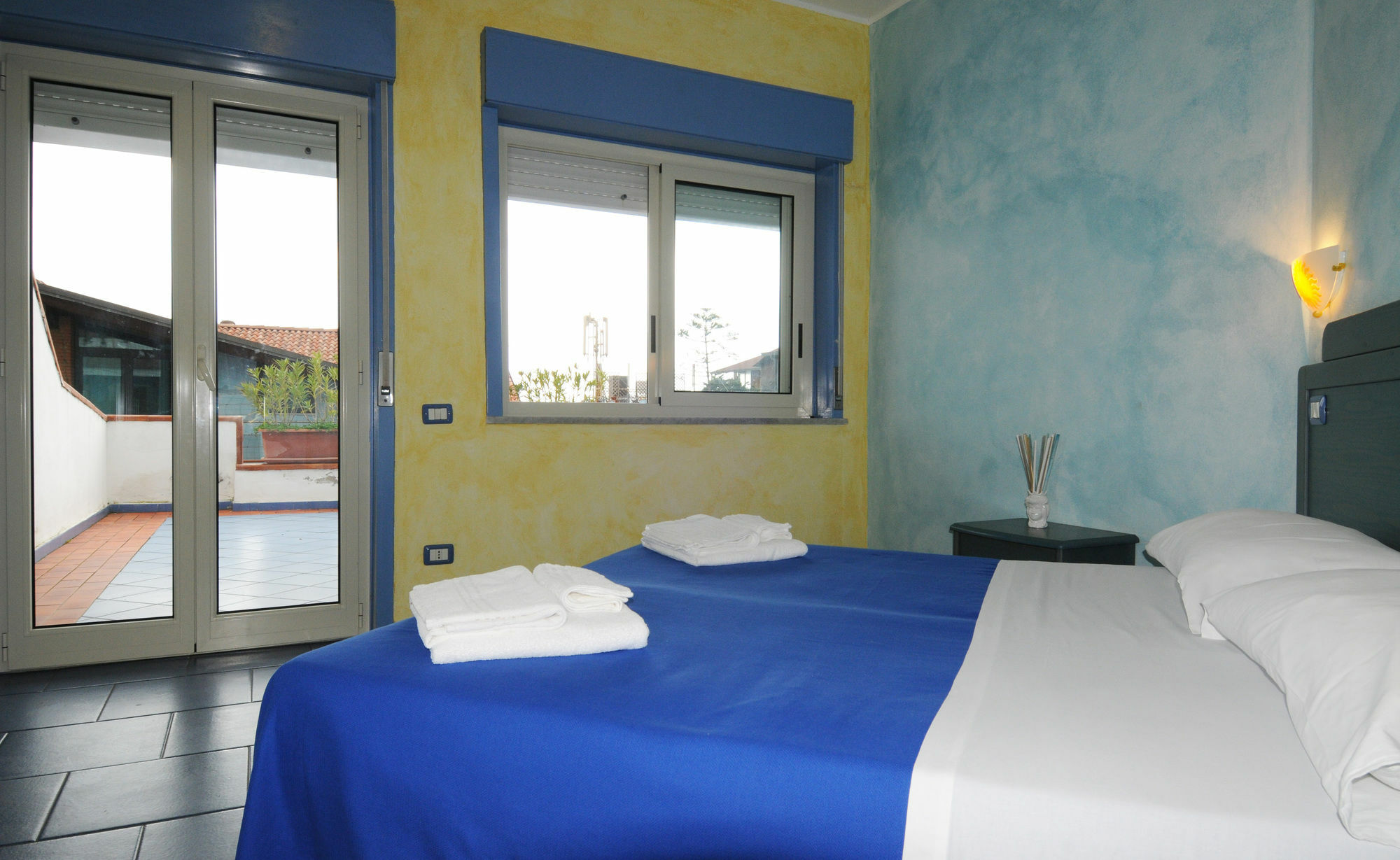 Aparthotel Oasi Azzurra Messina Exterior foto