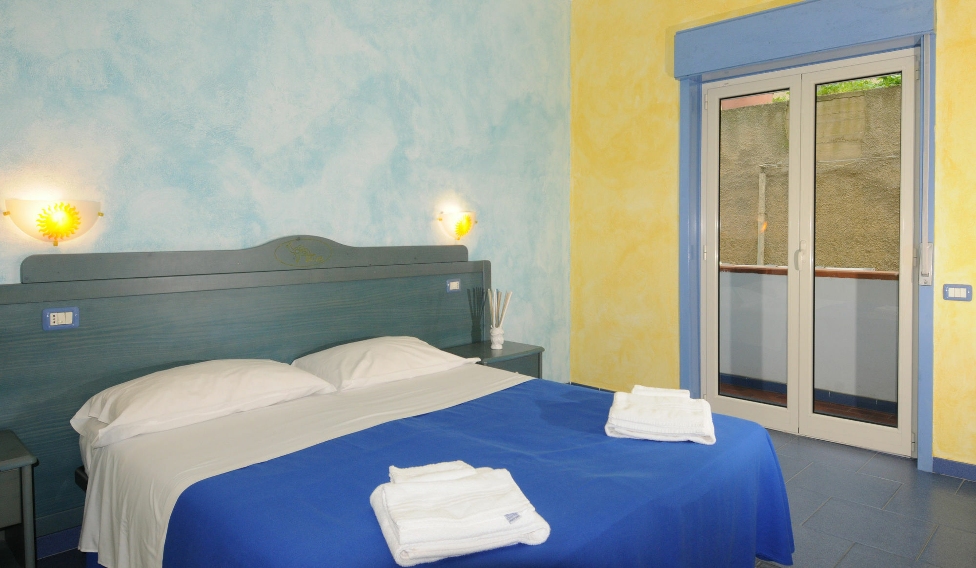 Aparthotel Oasi Azzurra Messina Exterior foto